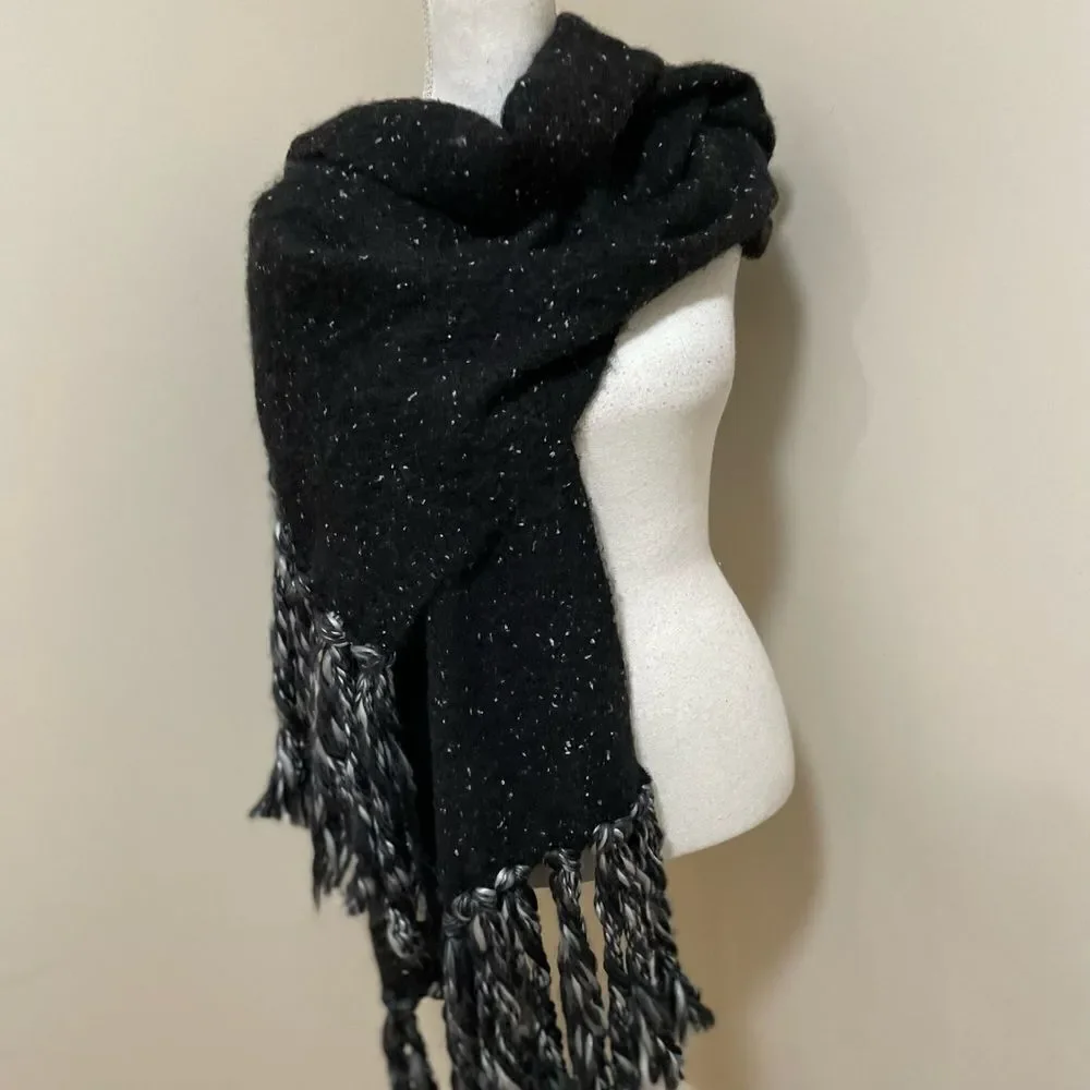 New Anthropologie Scarf/Wrap Black Fringed Super Soft NWOT


73 inch long - Picture 7 of 9